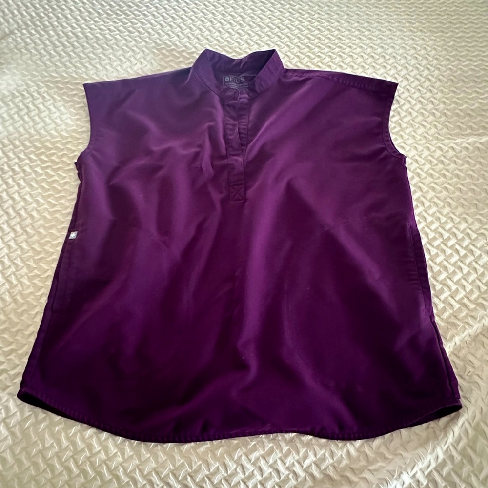 Figs scrub top